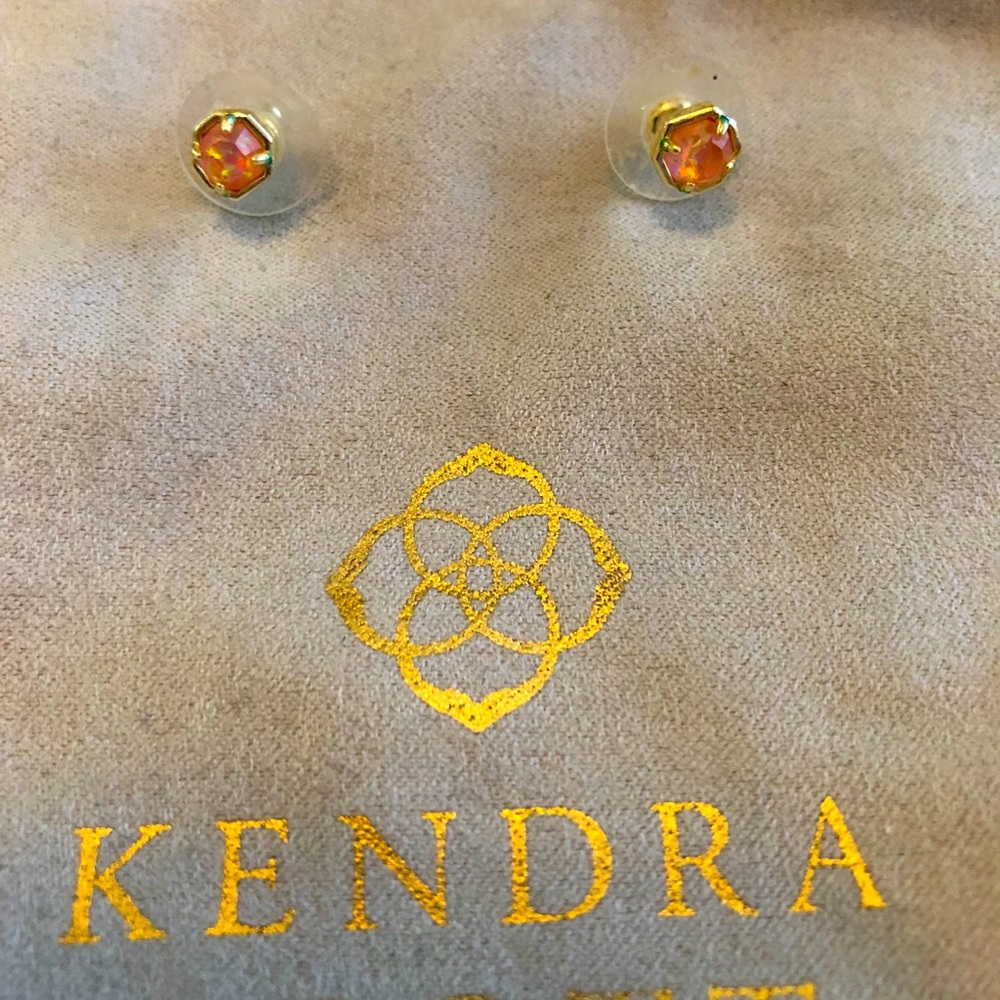 Kendra Scott Nola Gold Earring Coral Kyocera Opal